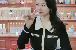 娱乐吃瓜酱驻马店17岁,娱乐吃瓜酱带你揭秘她的成长之路