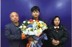 亿万富翁寻被拐儿子25年圆梦,亿万富翁终圆团聚梦